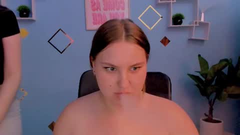 dina_bloom online show from July 20, 2026, 8:33 pm