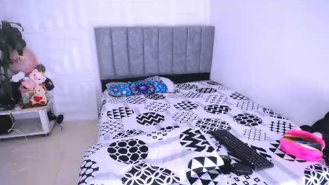 DINA online show from February 25, 2025, 5:15 pm