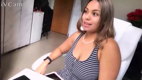 diosadeluniverso_ online show from November 8, 2025, 8:40 pm