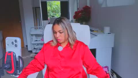 diosadeluniverso_ online show from April 17, 2026, 12:30 pm