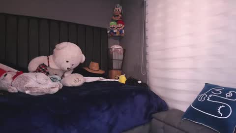 dirty_27cms online show from January 15, 2025, 9:20 pm