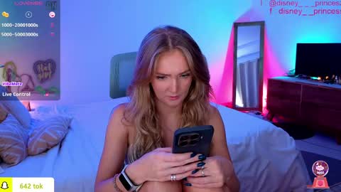 Snapshot of disney__princess chatting on May 3, 2026, 12:33 pm JASMINE online show from May 3, 2026, 12:33 pm