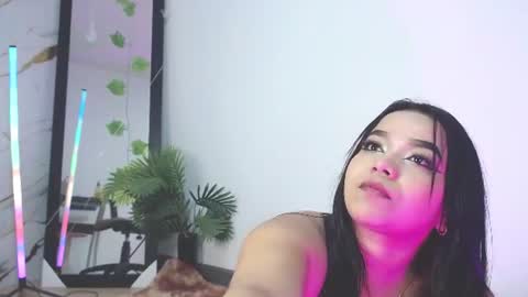 disyamil_pineda online show from June 10, 2026, 2:56 am