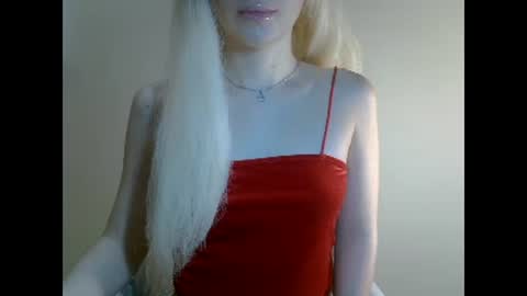 DitaMilton online show from December 19, 2024, 8:23 pm