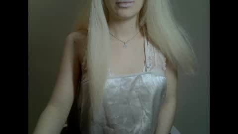 DitaMilton online show from January 18, 2025, 7:48 pm