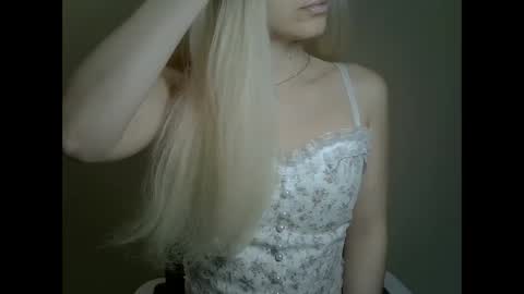 DitaMilton online show from February 9, 2025, 9:17 pm