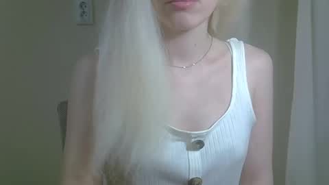 DitaMilton online show from September 26, 2025, 7:40 pm