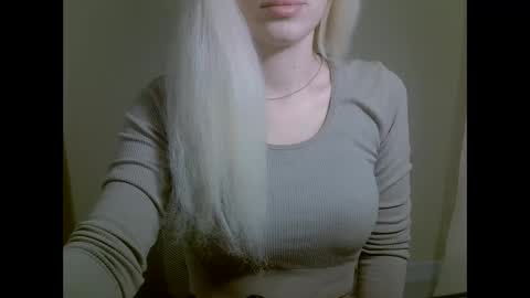 DitaMilton online show from September 30, 2025, 7:52 pm