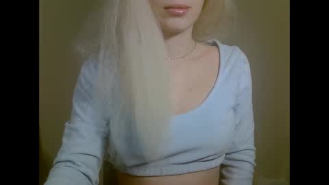 DitaMilton online show from November 4, 2025, 2:27 pm