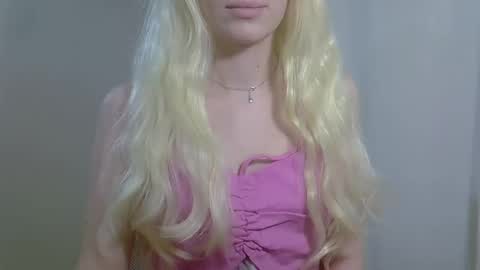 DitaMilton online show from November 24, 2025, 8:52 pm