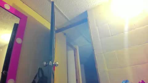Mia Alejandra online show from December 4, 2025, 8:56 am