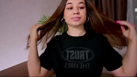 Tia online show from February 28, 2025, 4:53 pm