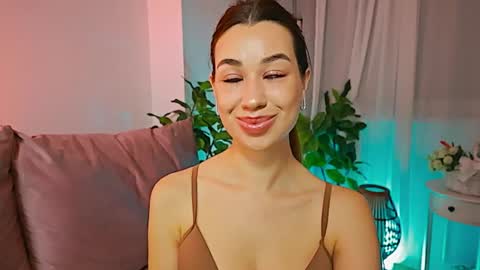 Tia online show from April 14, 2026, 9:32 pm