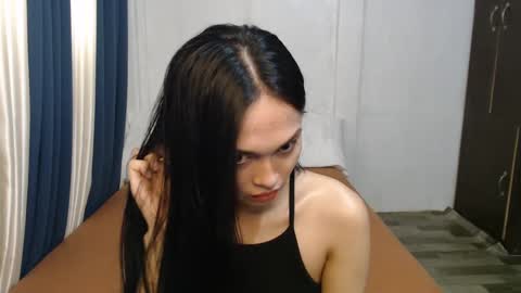 DIVINA online show from March 4, 2025, 2:06 am