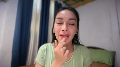 DIVINA online show from June 25, 2026, 2:44 am