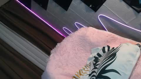 divinaaaaa online show from April 21, 2026, 5:14 am