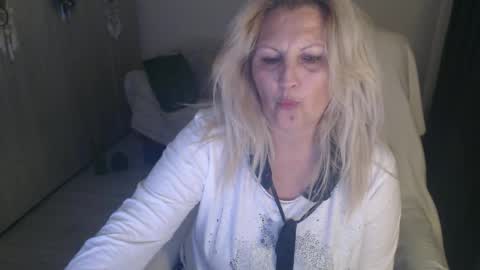 Alexxa online show from April 7, 2026, 10:20 pm