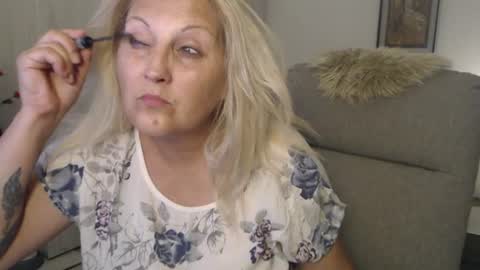 Snapshot of divineblond chatting on June 13, 2026, 7:01 pm Alexxa online show from June 13, 2026, 7:01 pm
