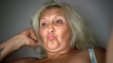 Snapshot of divineblond chatting on July 23, 2026, 9:02 pm Alexxa online show from July 23, 2026, 9:02 pm