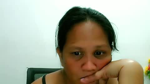 Snapshot of divinegrace10 chatting on February 19, 2025, 2:33 am Divine Grace Close To Your Hear online show from February 19, 2025, 2:33 am