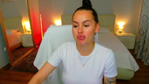 Snapshot of divineluxe chatting on May 28, 2026, 4:21 am Ivory Blue. online show from May 28, 2026, 4:21 am