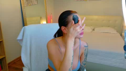 Snapshot of divineluxe chatting on June 16, 2026, 3:31 am Ivory Blue. online show from June 16, 2026, 3:31 am
