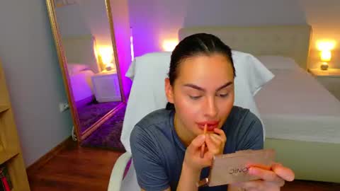 Snapshot of divineluxe chatting on July 1, 2026, 3:30 am Ivory Blue. online show from July 1, 2026, 3:30 am