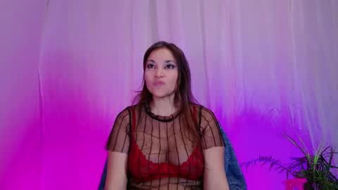 DivineLynn online show from January 1, 2025, 6:16 pm