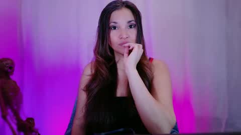 DivineLynn online show from February 3, 2025, 1:51 pm