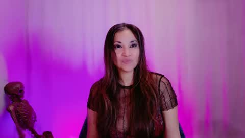 DivineLynn online show from February 9, 2025, 12:19 pm