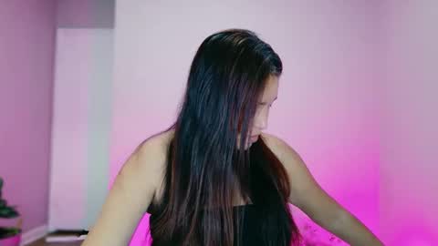 DivineLynn online show from November 3, 2025, 2:29 pm