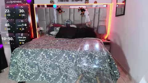 Snapshot of divinepearl chatting on November 4, 2025, 8:19 pm divinepearl online show from November 4, 2025, 8:19 pm