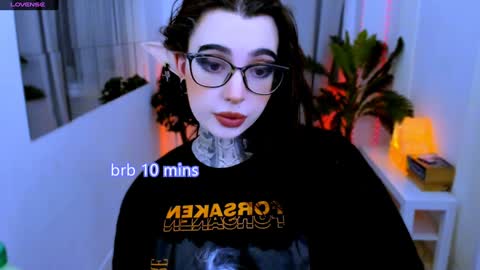 dixipixi_ online show from February 7, 2025, 11:45 am