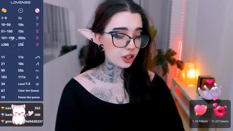 dixipixi_ online show from March 9, 2025, 8:40 am