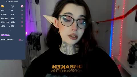 dixipixi_ online show from October 24, 2025, 5:59 am