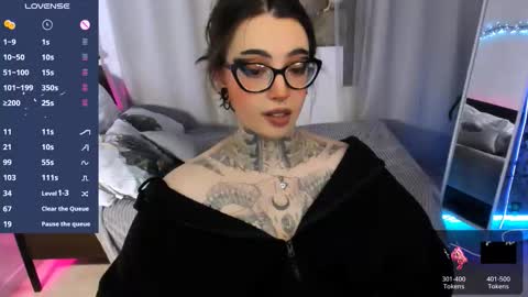 dixipixi_ online show from February 5, 2026, 6:07 am