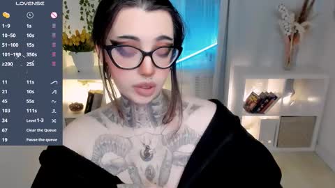 dixipixi_ online show from March 29, 2026, 5:51 am