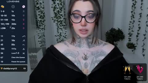 dixipixi_ online show from April 3, 2026, 6:55 am