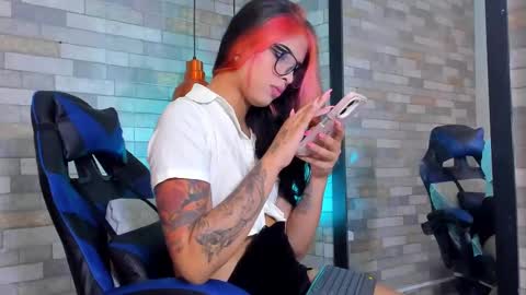 DixyPalmer online show from September 28, 2025, 7:19 pm