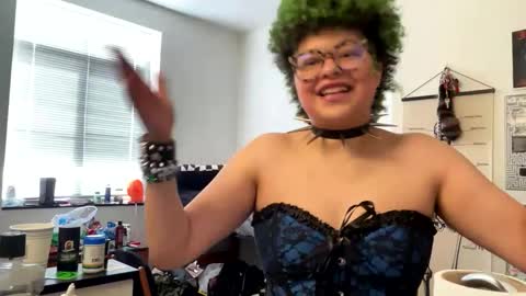 dizzinsweatyy online show from February 23, 2025, 8:00 pm