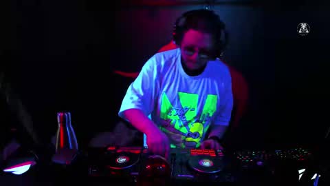 Adrian Arturo online show from March 9, 2025, 1:04 am