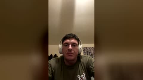 Snapshot of dmont686 chatting on January 7, 2026, 11:23 am dmont686 online show from January 7, 2026, 11:23 am