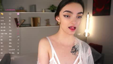 Snapshot of do_you_luv_me chatting on October 6, 2025, 5:27 am Kristian online show from October 6, 2025, 5:27 am