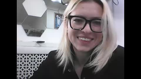 dolce_tempt online show from December 22, 2025, 8:22 am