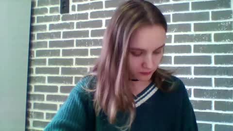 dolcezza_ online show from April 21, 2026, 11:27 am
