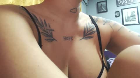 doll_and_thebrown online show from October 21, 2025, 12:44 am