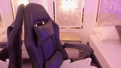 D  online show from September 30, 2025, 7:57 am