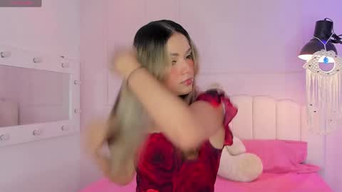 doll_isa_ online show from April 8, 2026, 8:42 pm