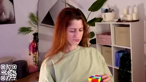 Your doll Lesli online show from April 19, 2026, 6:10 pm