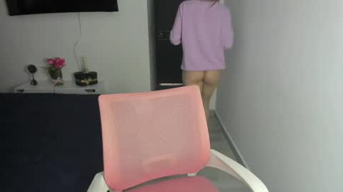 doll_oriana online show from March 4, 2025, 9:43 pm